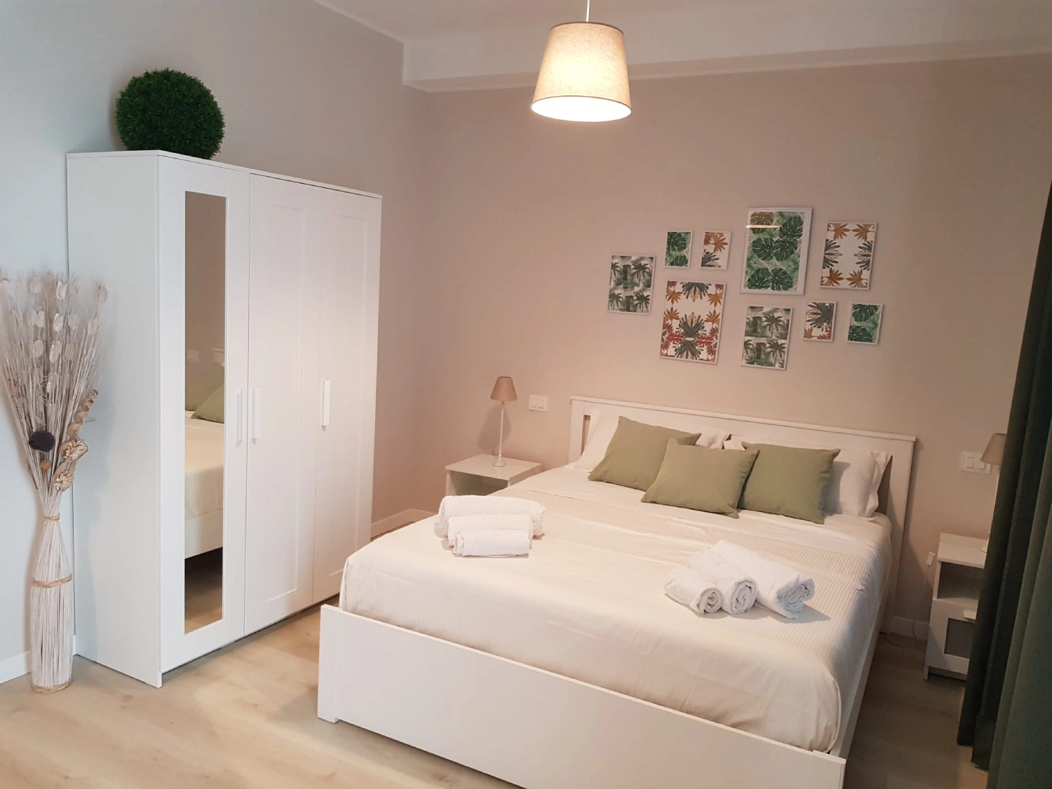 Un camera da letto a La Finestra Blu B&B